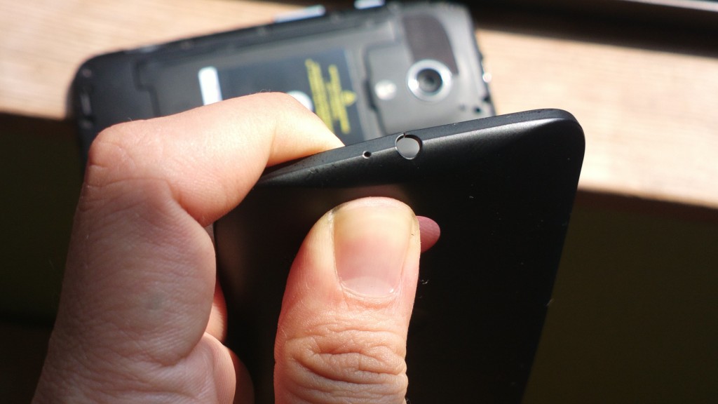 moto g how to pry battery cover damage ycp