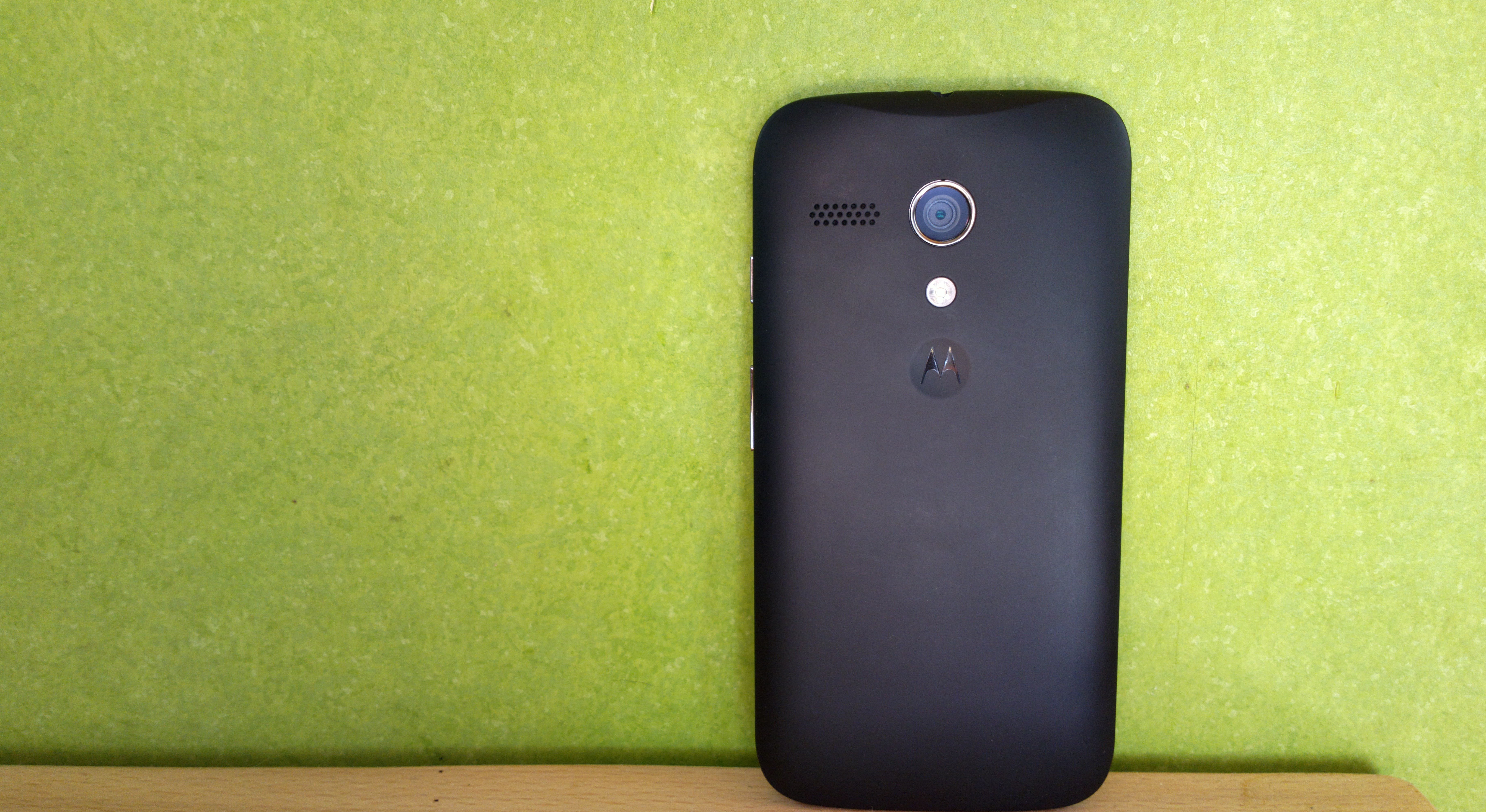 moto g review back wall ycp