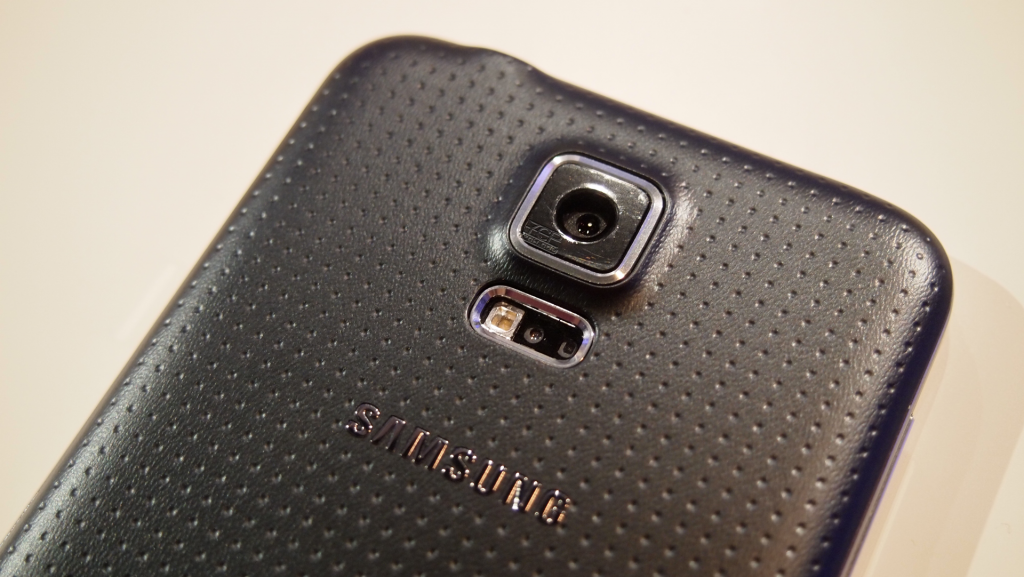 samsung-galaxy-s5-ycp-preview-back-camera-module-rubber