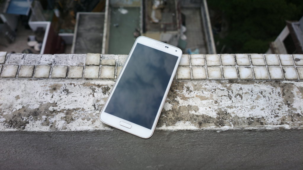 ycptech-reviews-samsung-galaxy-s5-beauty-shots-front-white1
