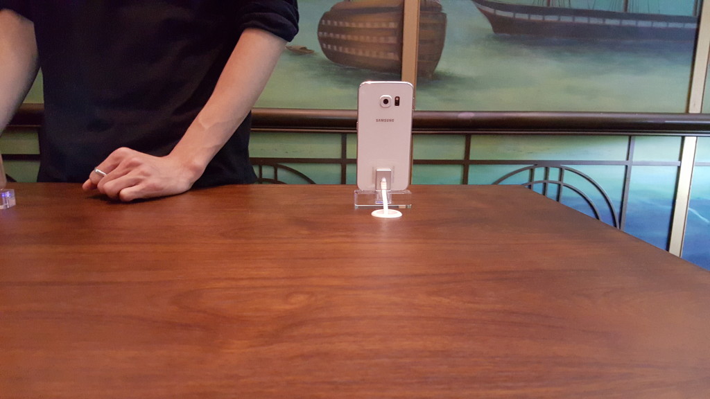 Samsung Galaxy S6 camera sample indoor